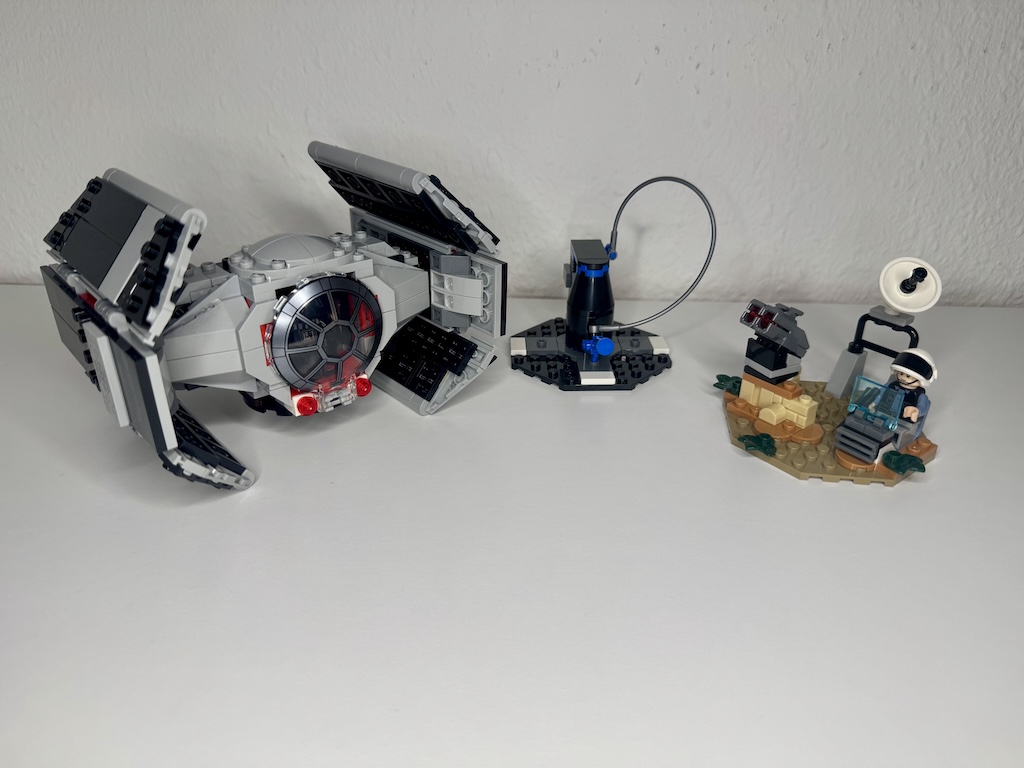 LEGO Star Wars 75421 SMART Play: Darth Vaders TIE Fighter