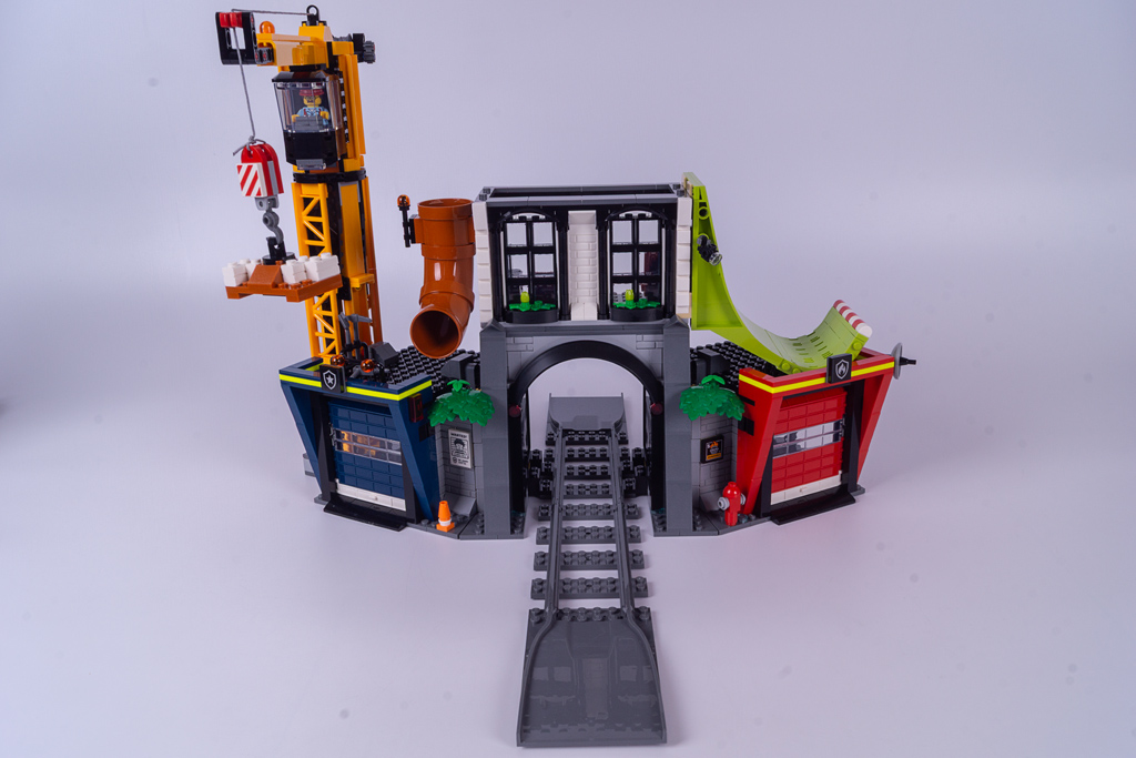 LEGO City 60473 Der City-Turm: Eingebautes Apartment-Untergeschoss