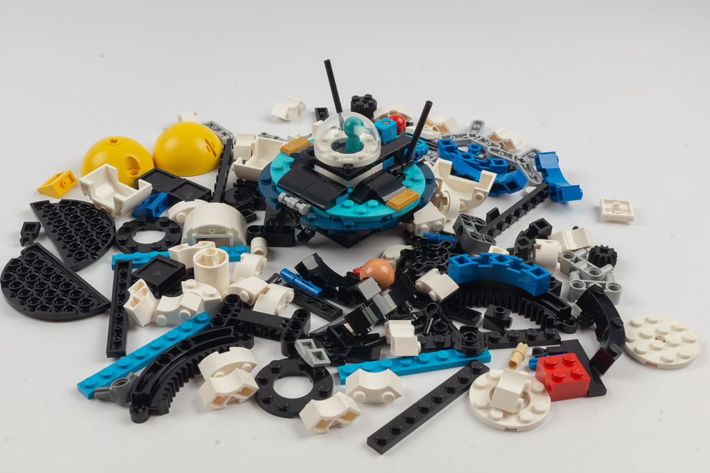 LEGO Creator 3-in-1 31378 Weltraumteleskop: UFO und verbleibende Teile