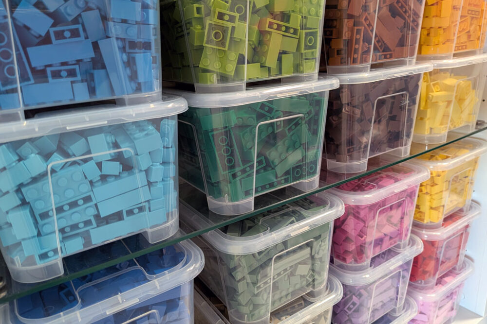 Ikea Samla Boxen: Es kommt sortiert Farbe ins LEGO Spiel!