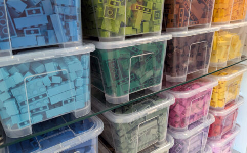 Ikea Samla Boxen: Es kommt sortiert Farbe ins LEGO Spiel!